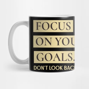 Focus on your goals - don't look back motivation design Mug